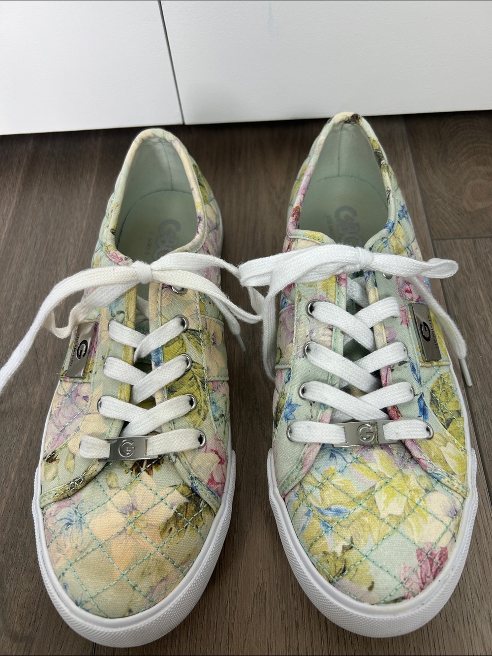 G by Guess Pastel Floral Quilted Lace-Up Sneakers Size 10